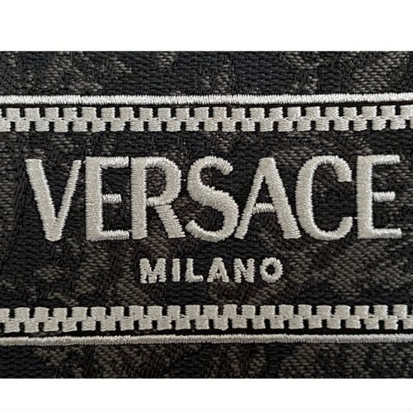 Versace Jacquard Barocco Long Wallet - Leather Interior / BNWT - Picture 2 of 6